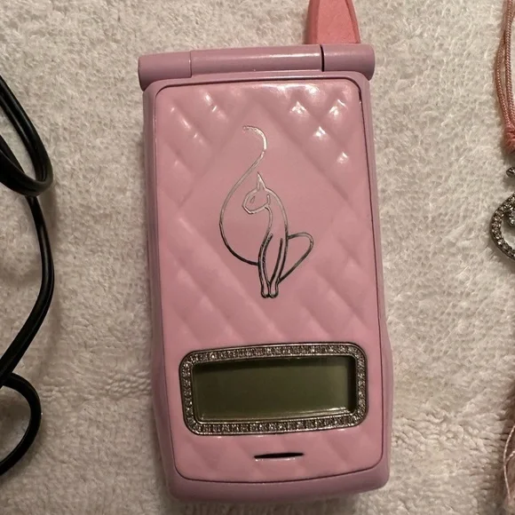 baby phat phone in the box with all the rhinestone diamonds $1200 pristine - Picture 8 of 8